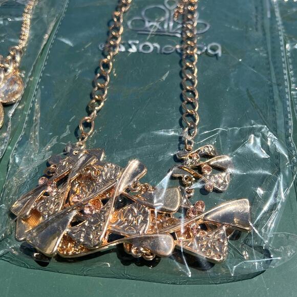 NWT Bundle of 4 Paparazzi gold necklace and earrings set - Picture 2 of 7